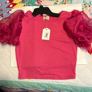NWT Peach Love top with puffy sleeves size large.